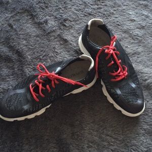 Size 7 1/2 golf sport shoe